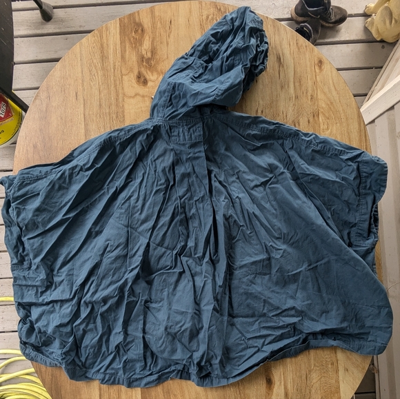 Alternative brand poncho (M) - Picture 3 of 4